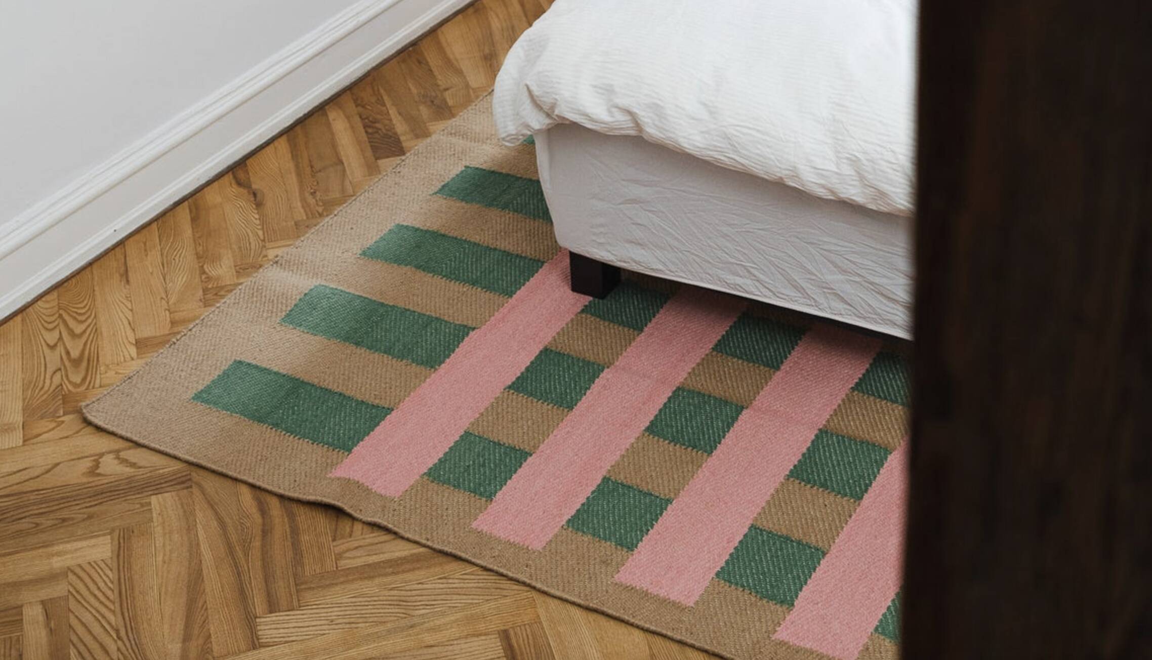 Tapis en jute à rayures roses et vertes 170x240cm