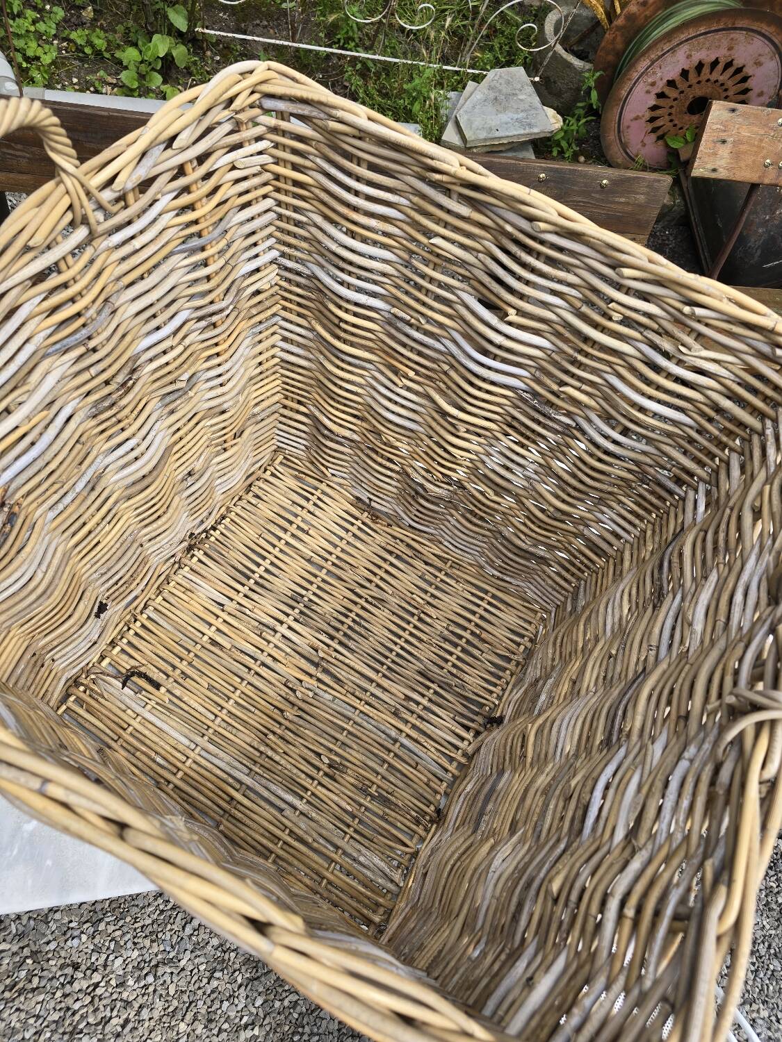Wicker log basket