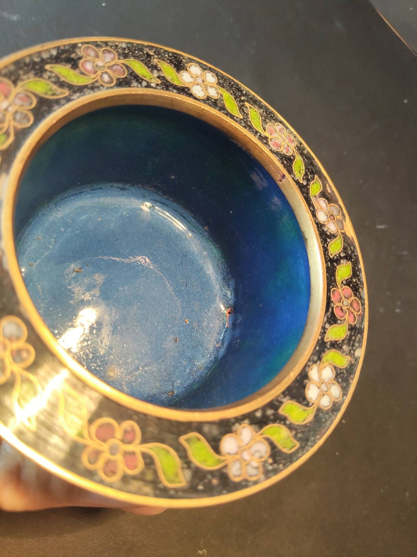 Vintage Chinese bowl in cloisonné enamel on four feet