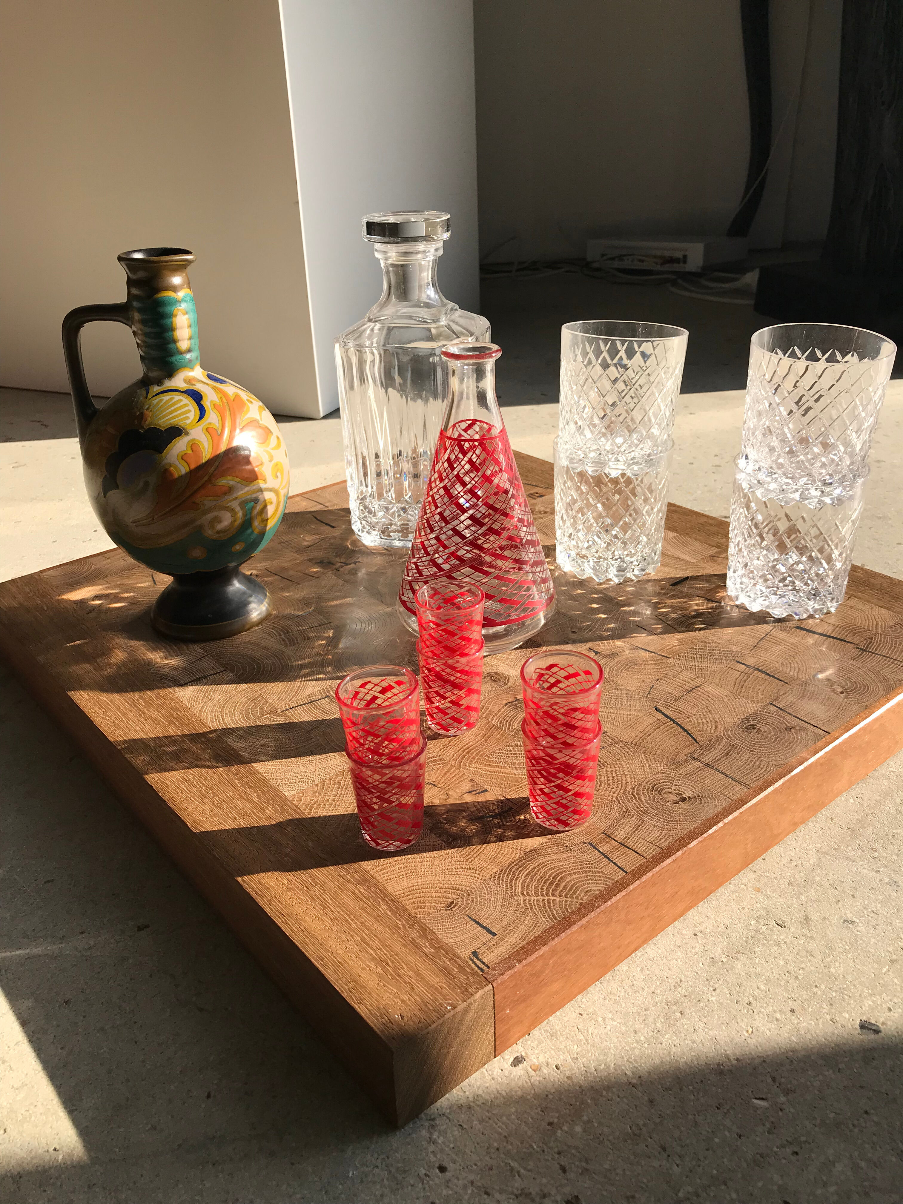 Decorative wooden top with checkerboard effect
