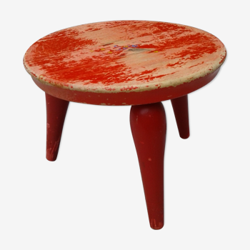 Ancien tabouret suédois en bois peint en rouge