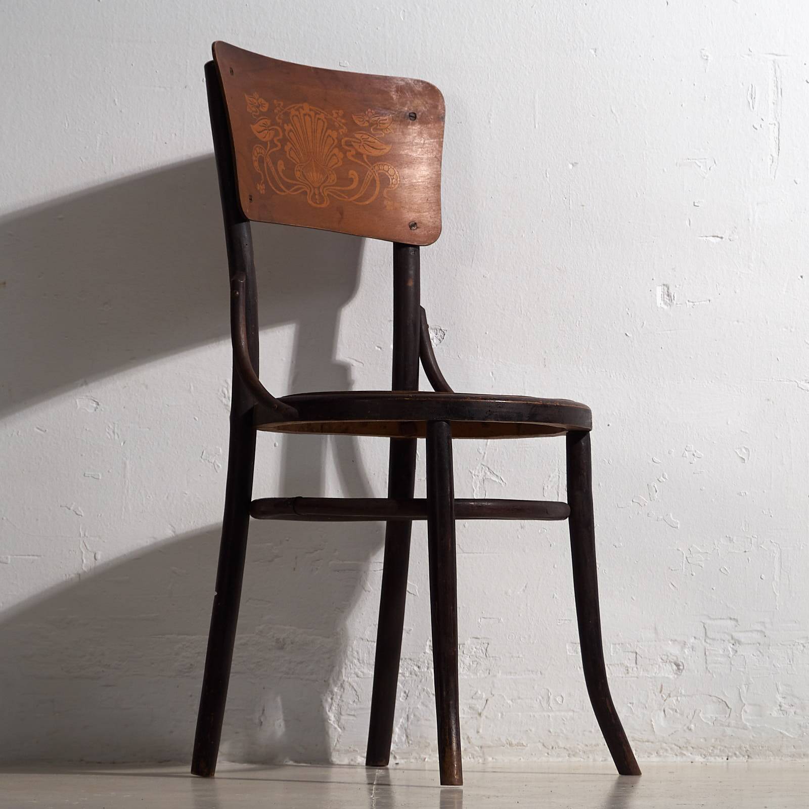Antique Thonet dining room chairs (c.1900). Set of 4 pieces