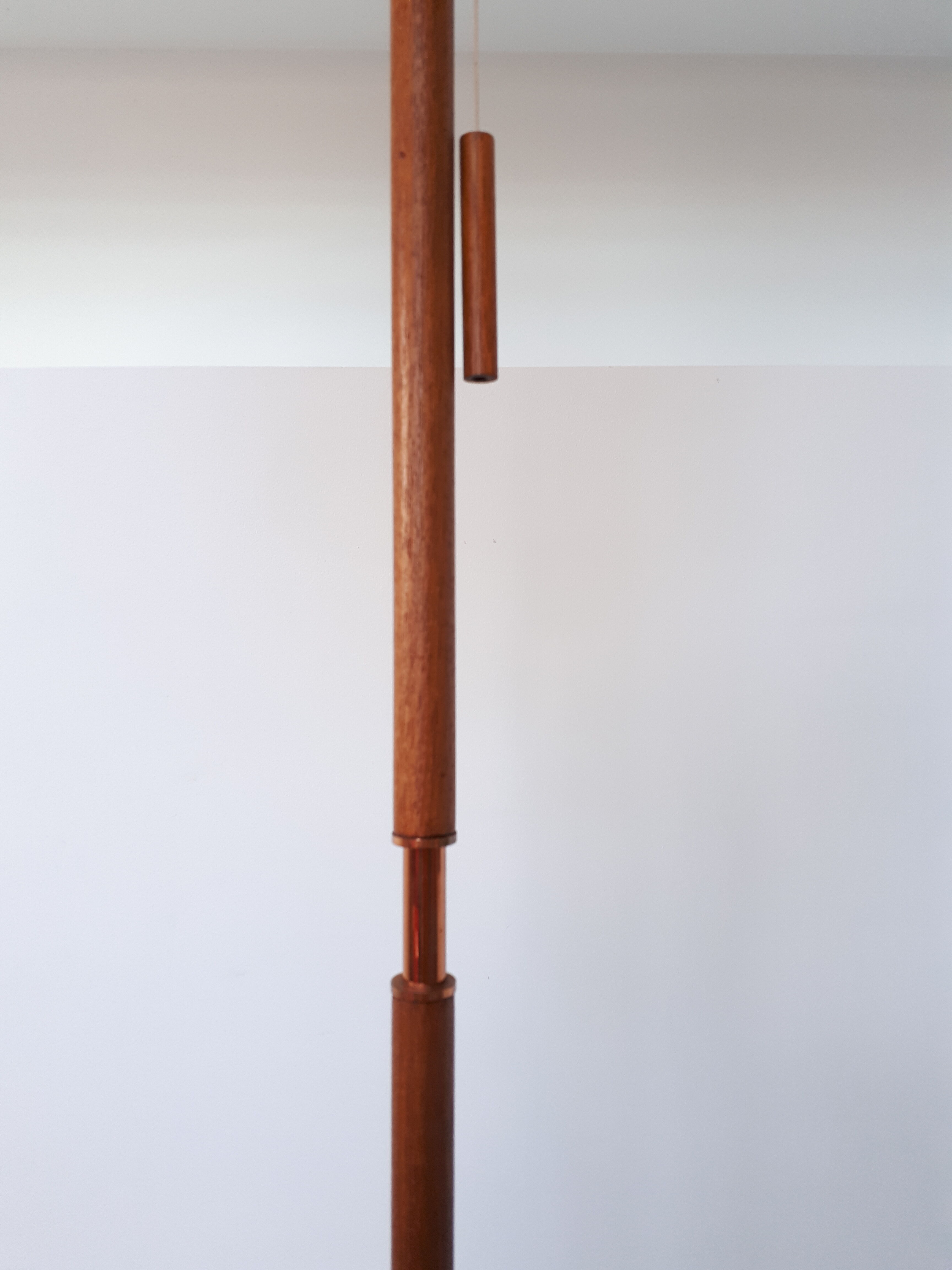 Lampadaire scandinave cuivre et teck