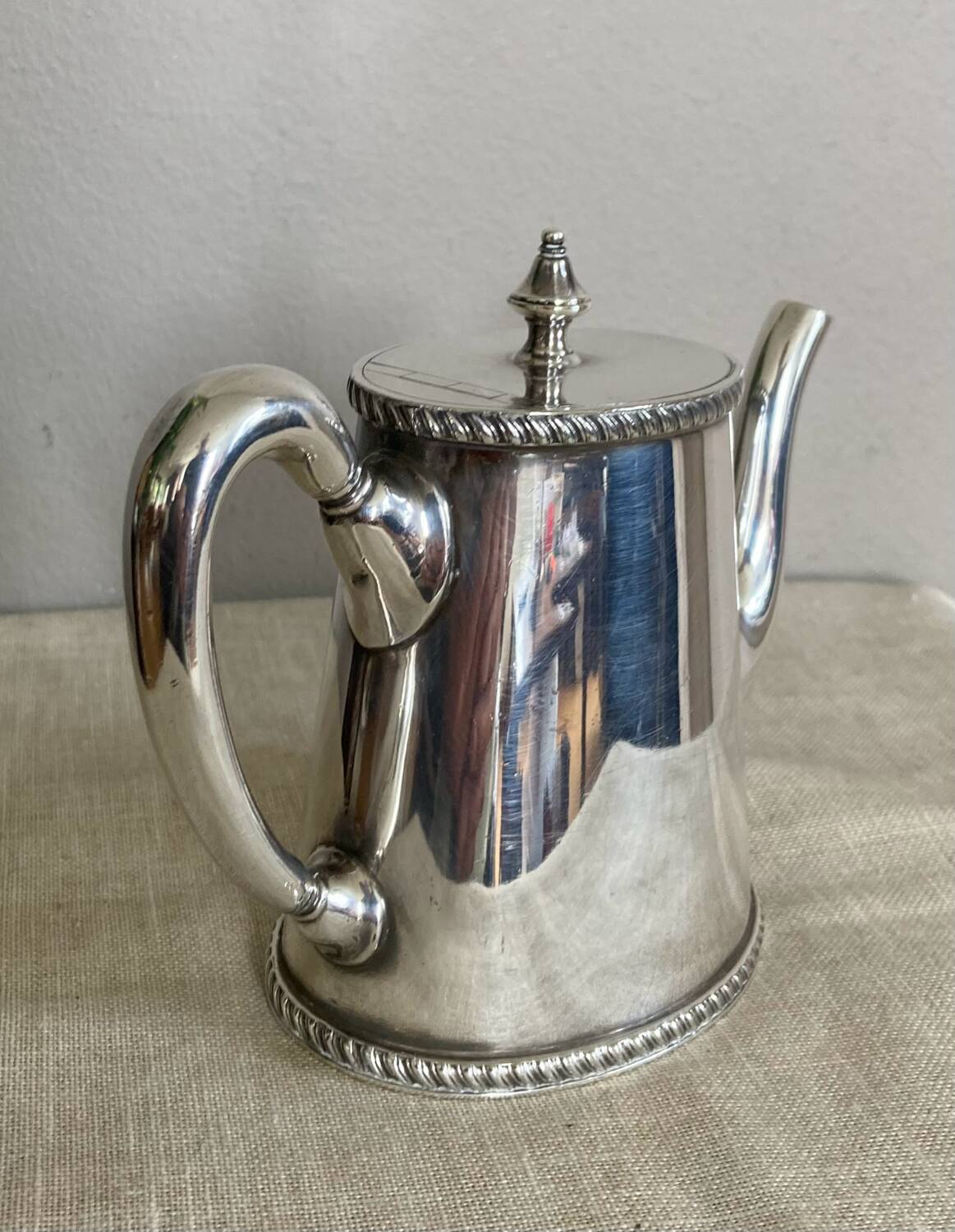 Petite Théière en métal argenté poinçonné made in Angleterre ELKINGTON PLATE
