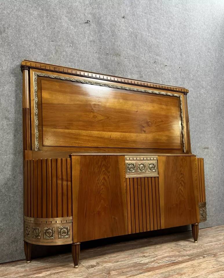 Lit corbeille époque Art Déco en noyer et bronze ciselé, vers 1920