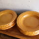 12 assiettes anciennes ravel aubagne jaune en terre cuite