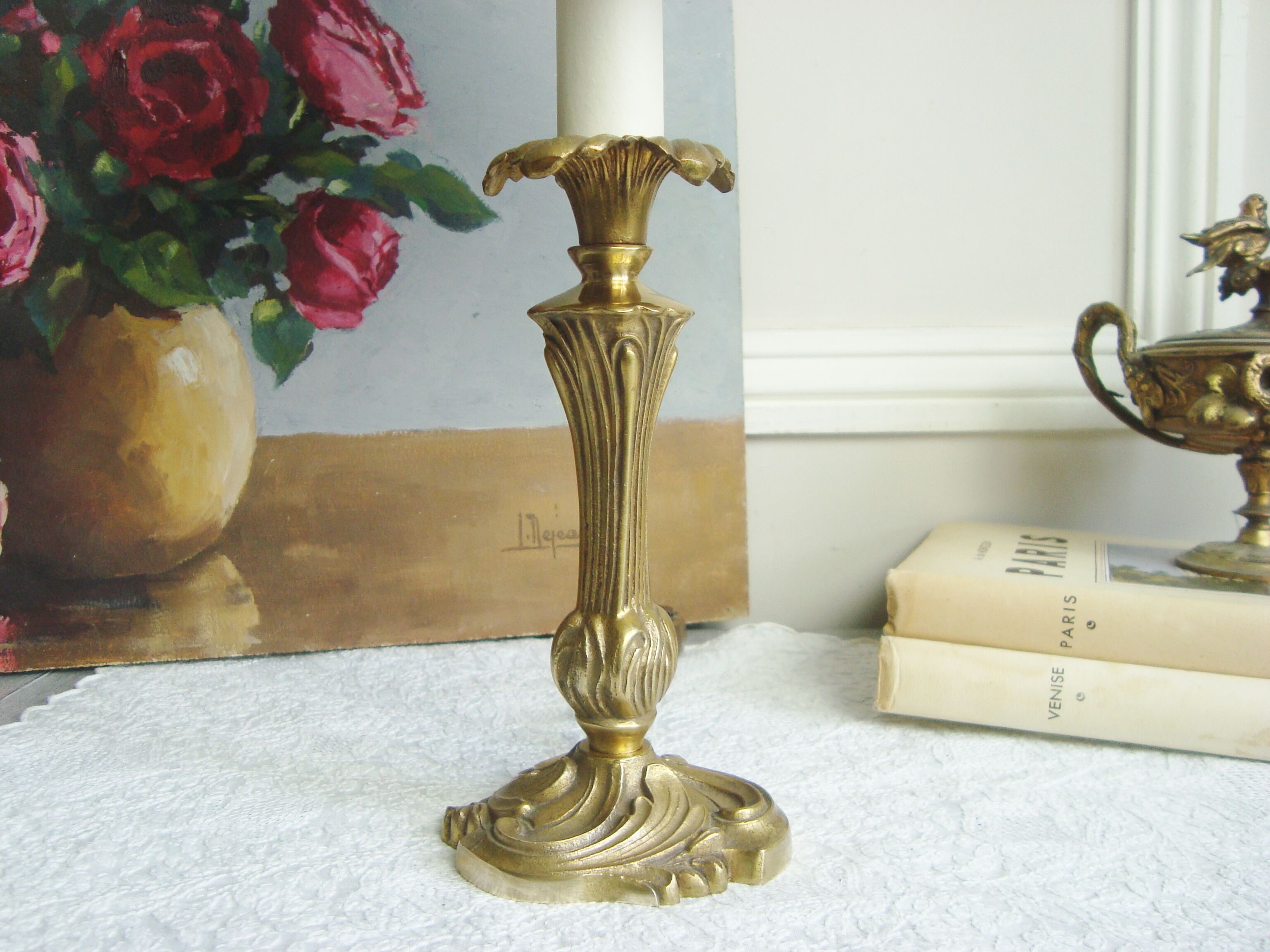 Small vintage lamp with its lampshade in toile de Jouy