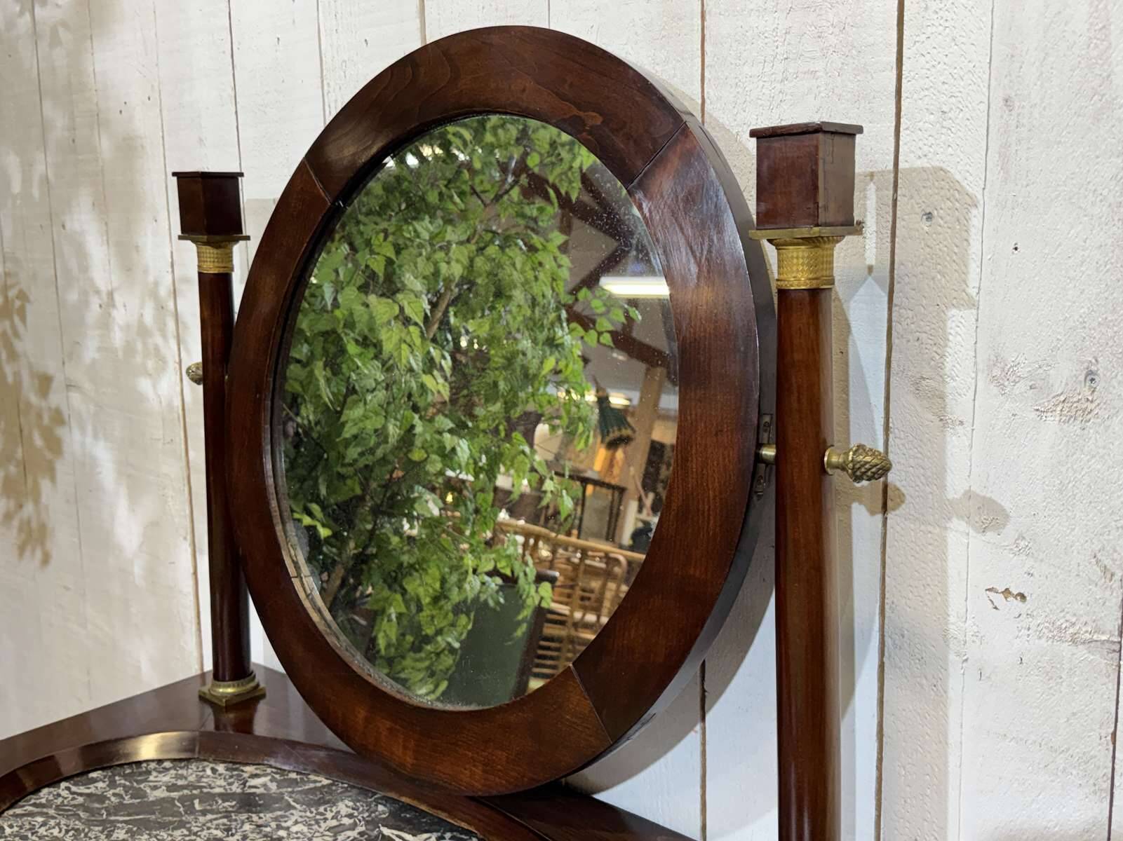 Empire hairdresser from the 19th century in mahogany with a marble top.
