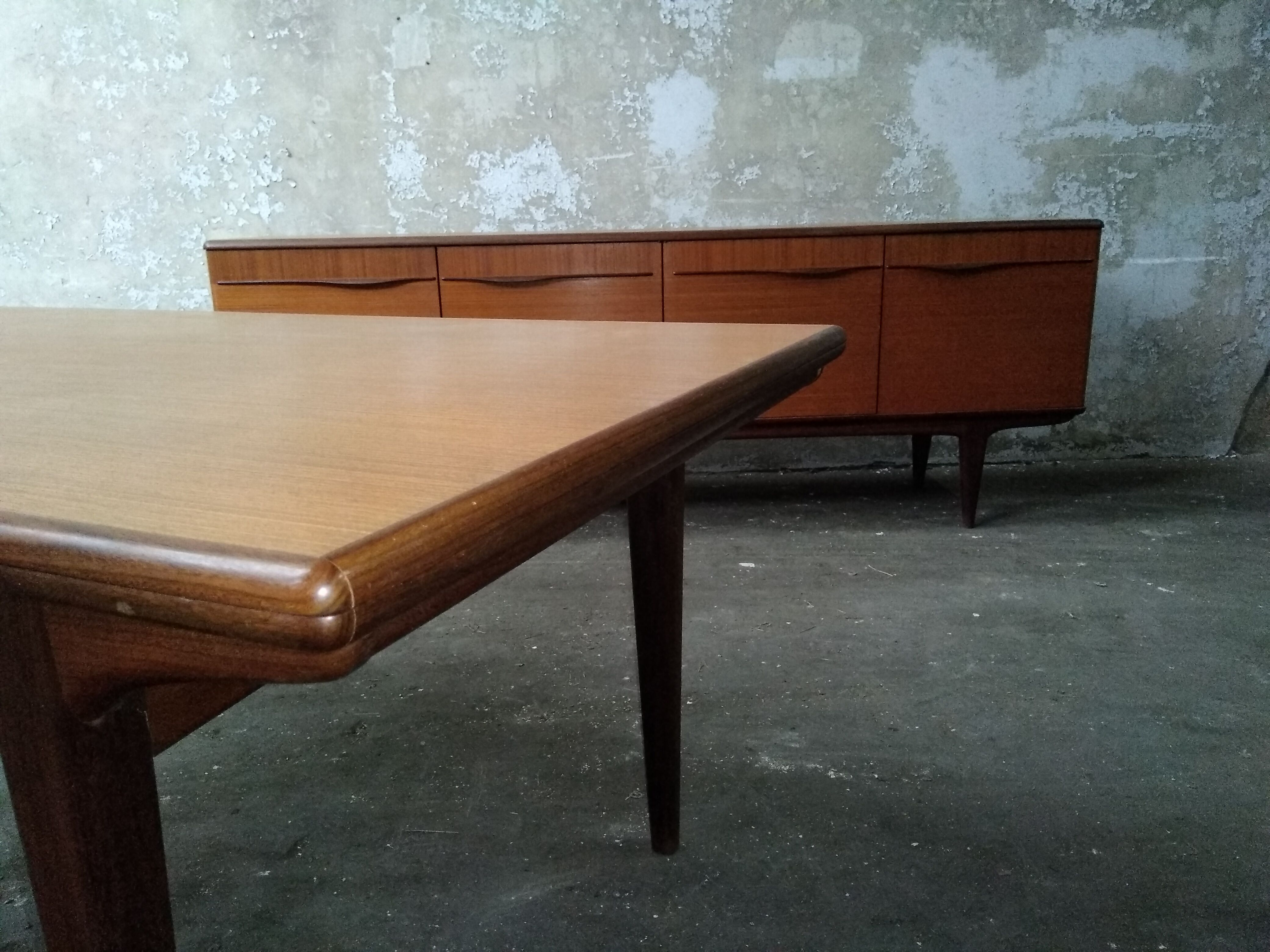 Scandinavian with extension dining table