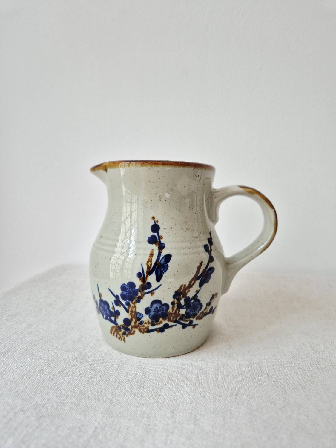Petit pichet vintage en grès decor floral bleu de cobalt