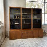 Mahey bookcase in elm and XXL brass