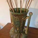 Vase amphore ancien en barbotine – Faïence décor grec antique – Signé 0E V