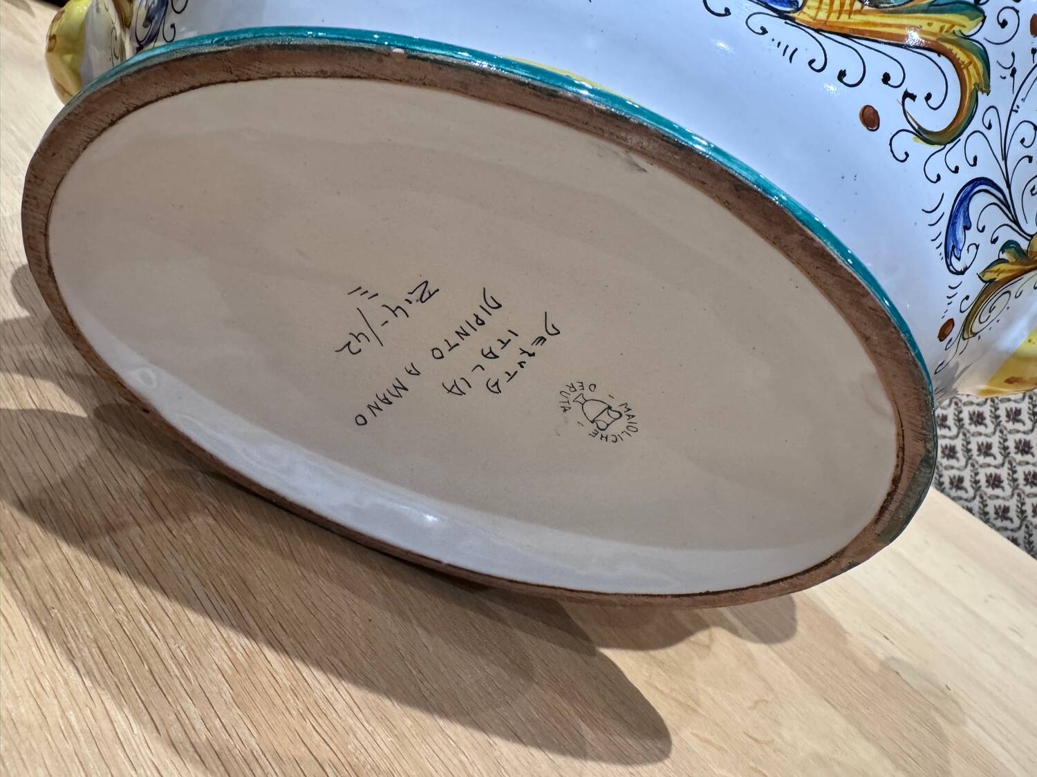 Hand-painted faience soup tureen from Deruta – Italy