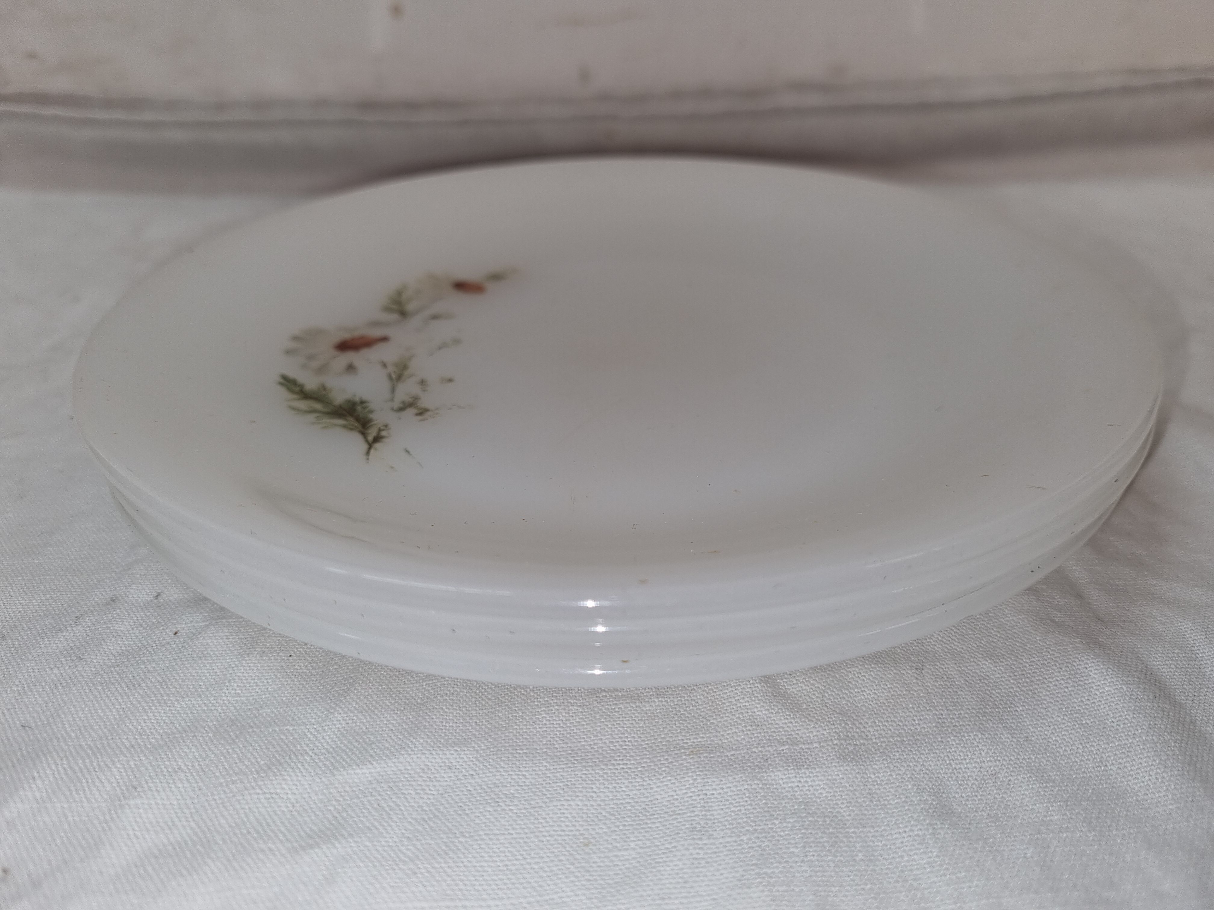 3 assiettes arcopal de 1970