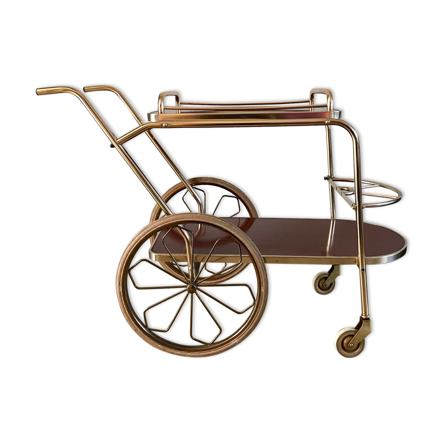 Golden rolling dessert in formica