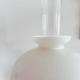 Lampe à Huile Kosmos Brenner En étain Avec Globe En Opaline Blanche