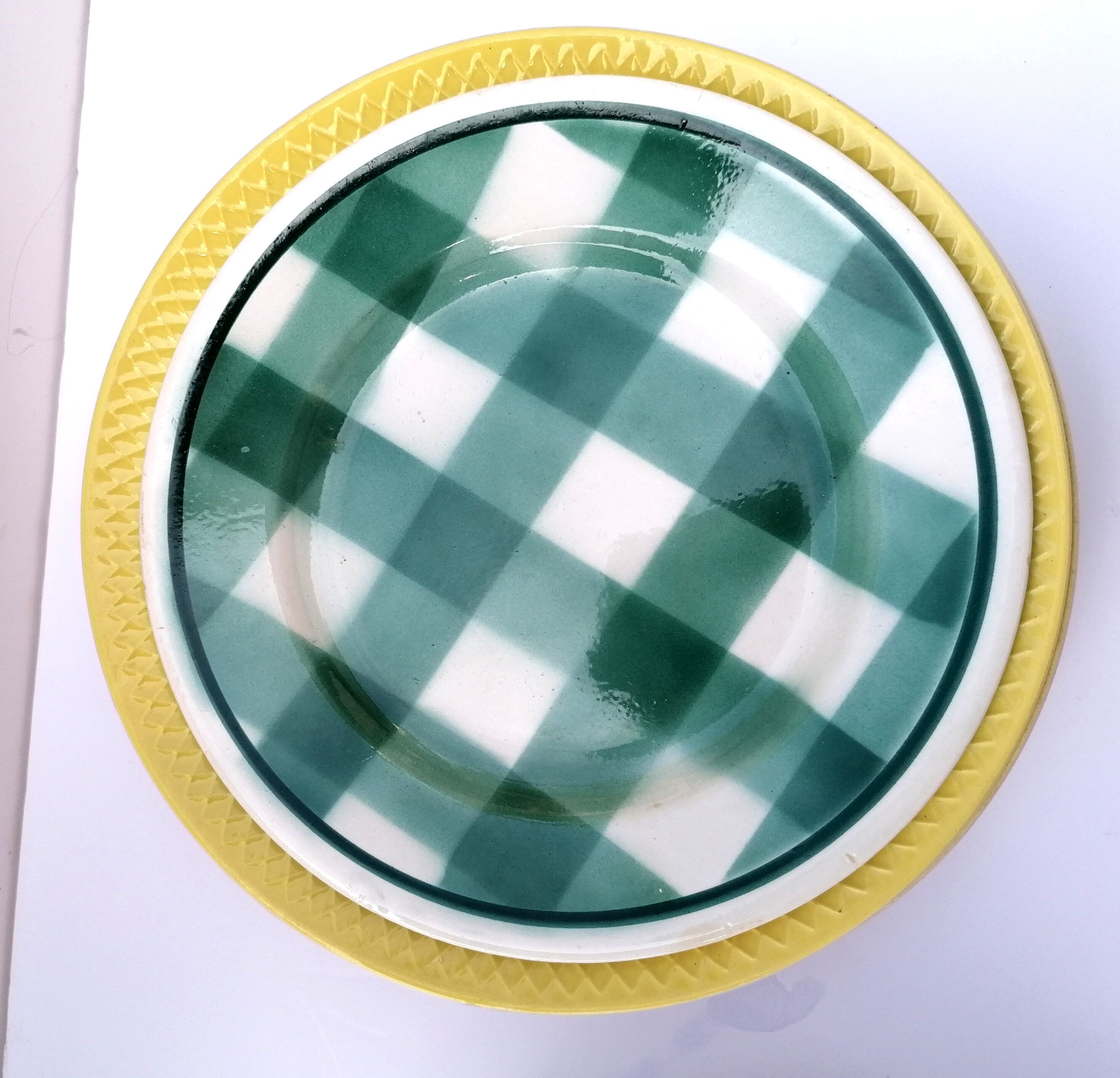 Set of 6 plates made of 50s earthenware / white and yellow in relief