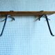 Patère métal double sur socle en bois