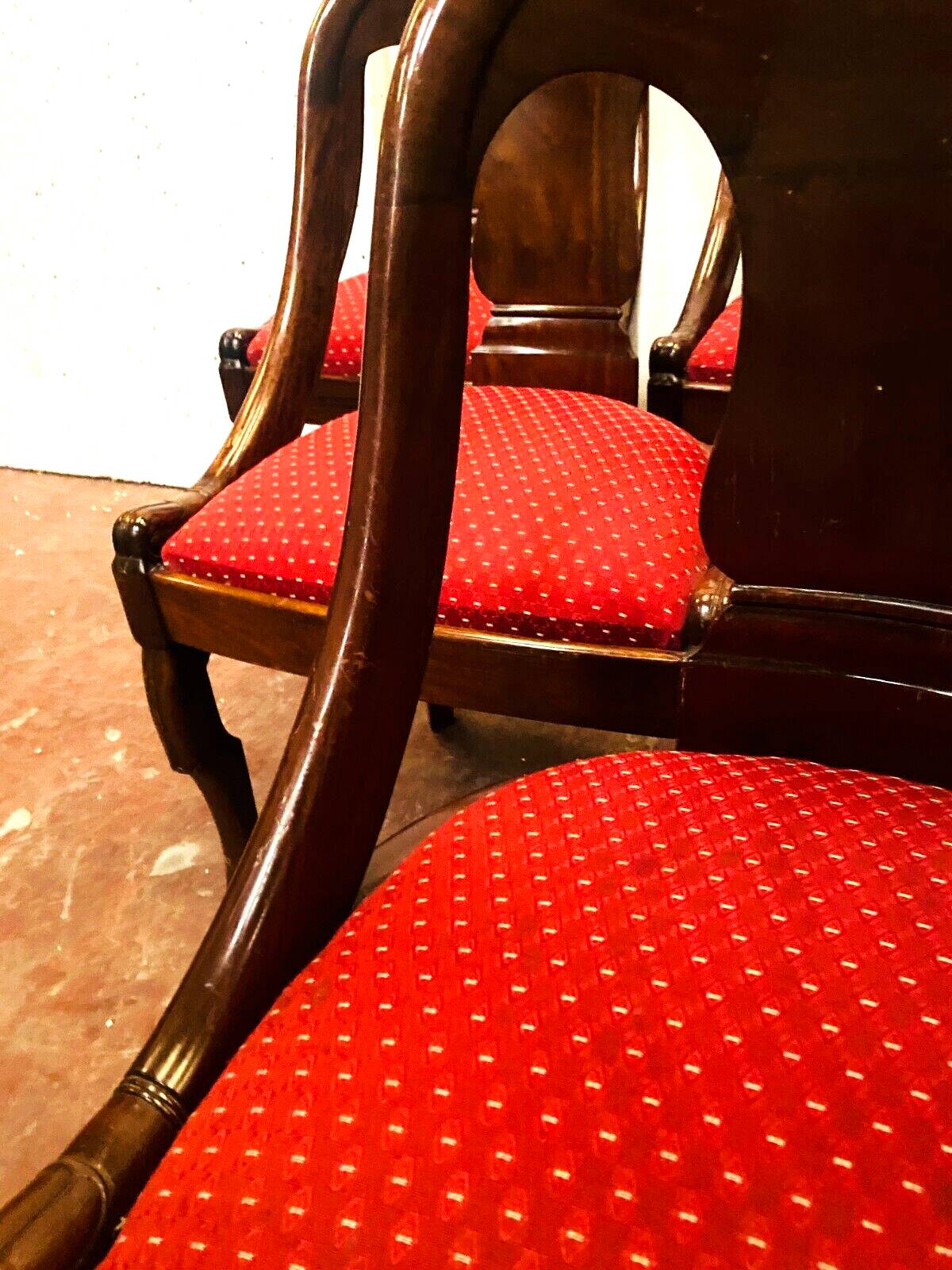 Suite de six chaises gondoles en acajou et placage XX siècle