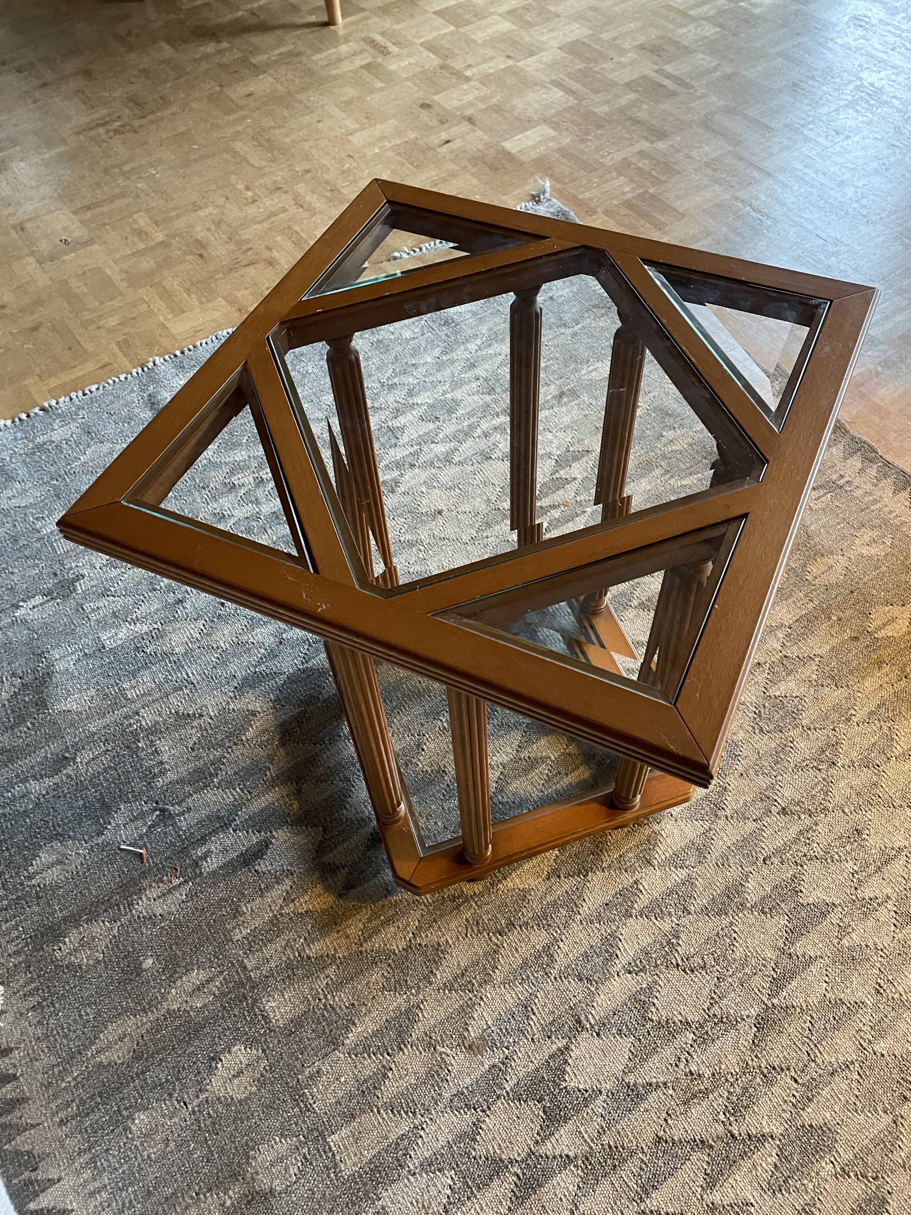 Petite table en verre et bois