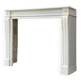Cheminée de style Louis XVI en marbre blanc de Carrare vers 1880
