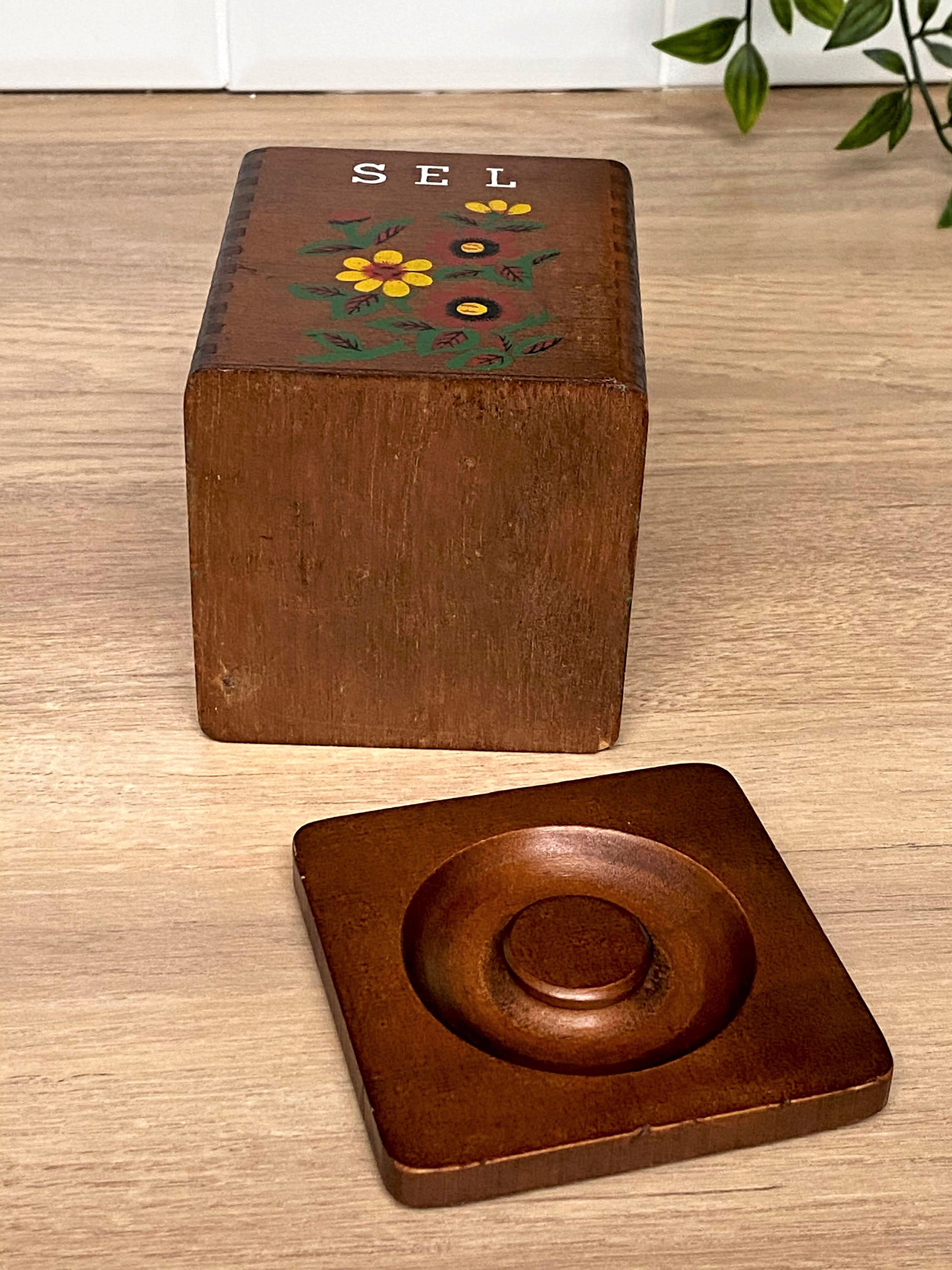 Série de 4 pots à épices en bois