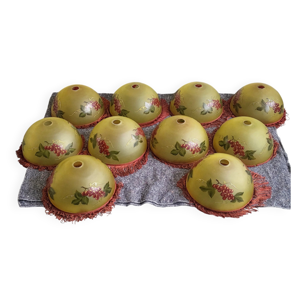 Suite de 10 abat-jour vintage 1960 en pate de verre decor raisin brasserie
