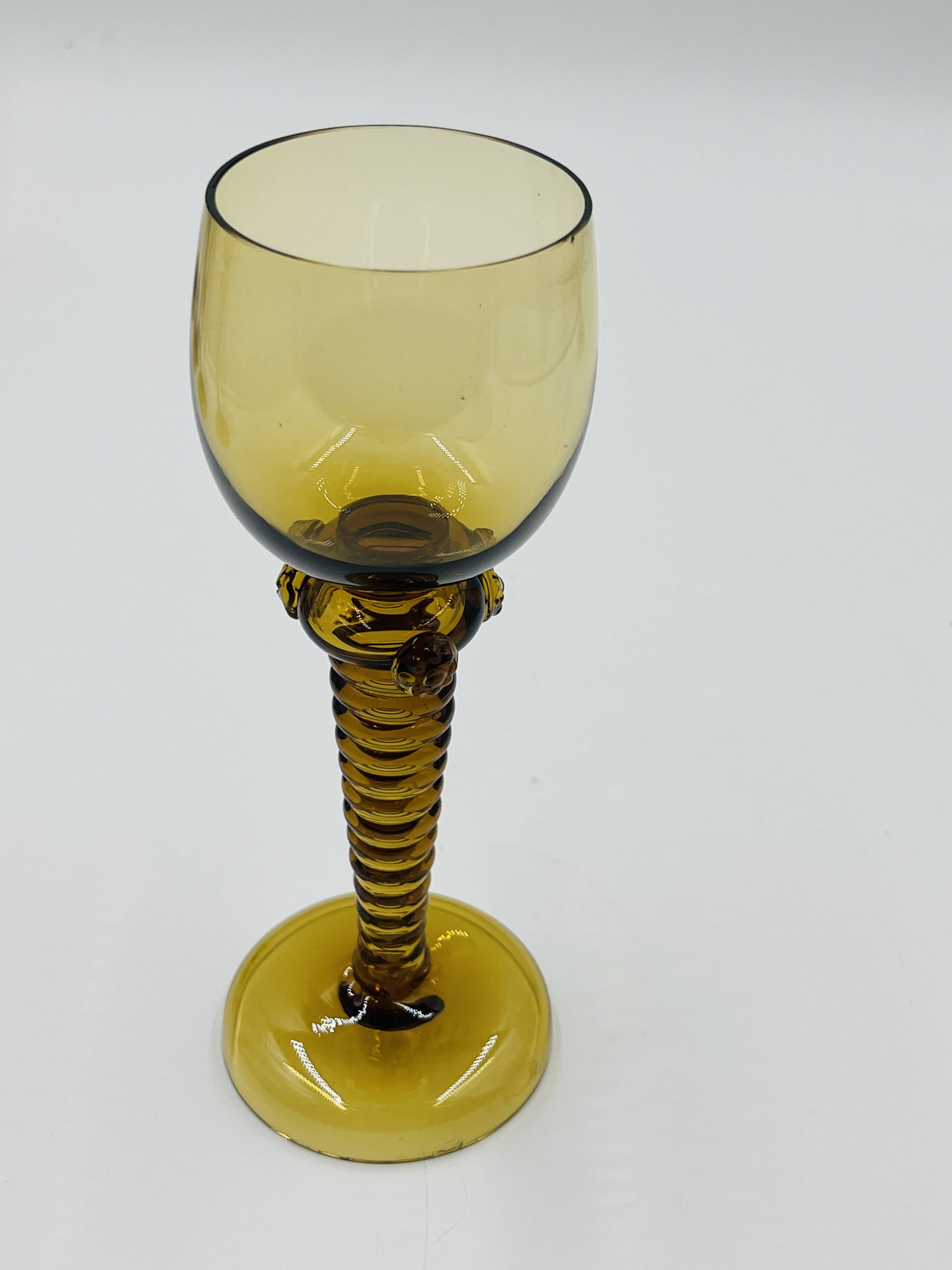 Lot de 5 verres à vin Roemer ambrés