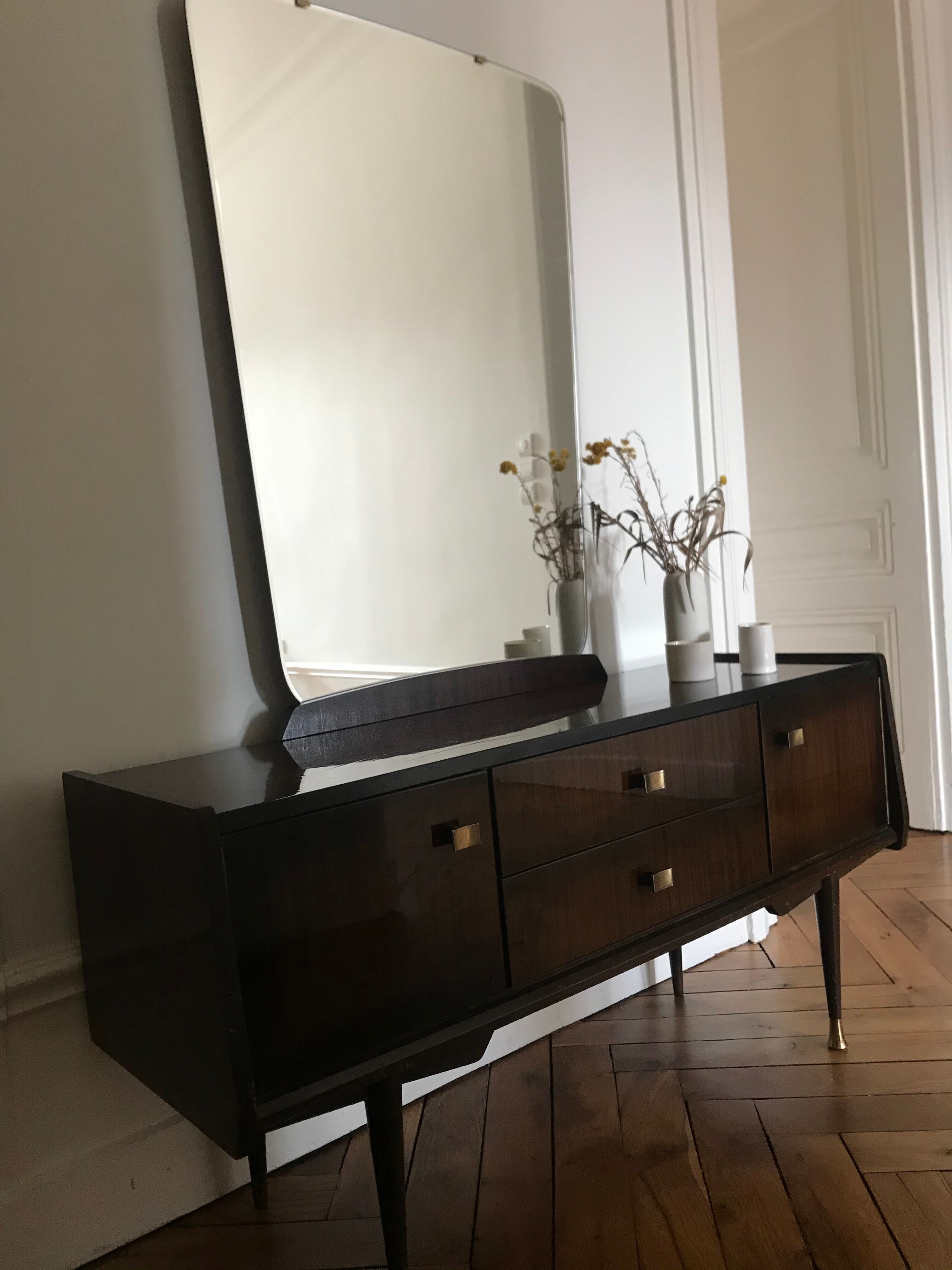 Entry furniture hairdresser