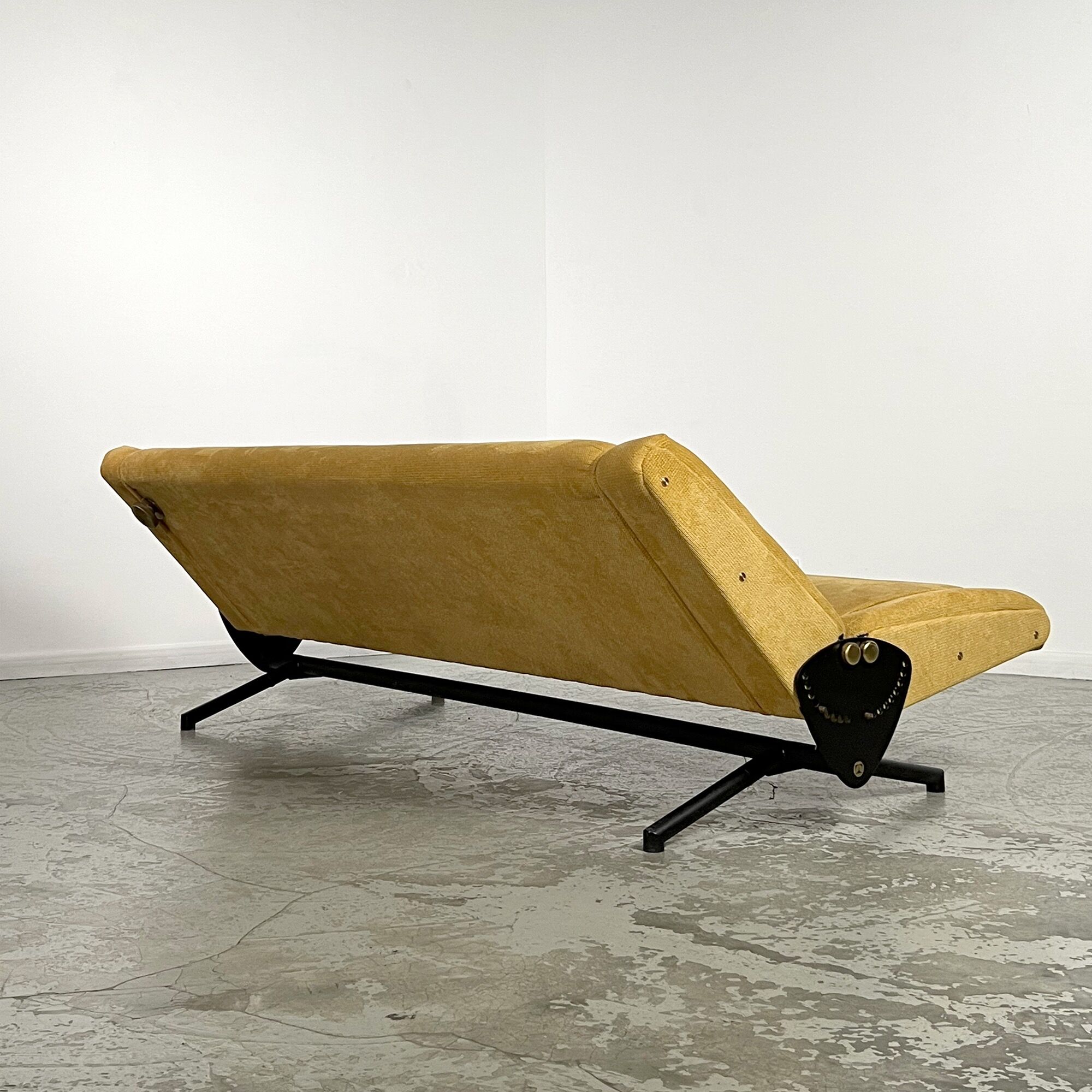 Sofa bed D70 by Osvaldo Borsani for Tecno Italy 1954