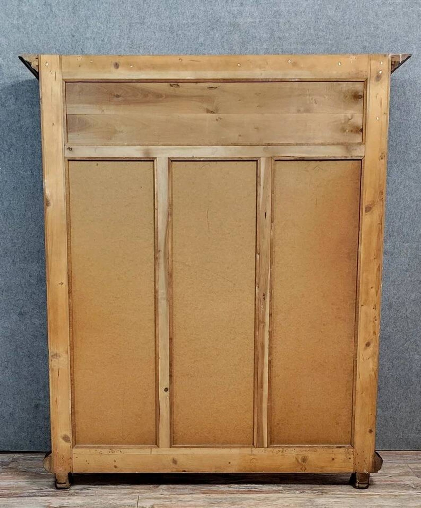 Large Renaissance-style coat rack in walnut from around 1850.