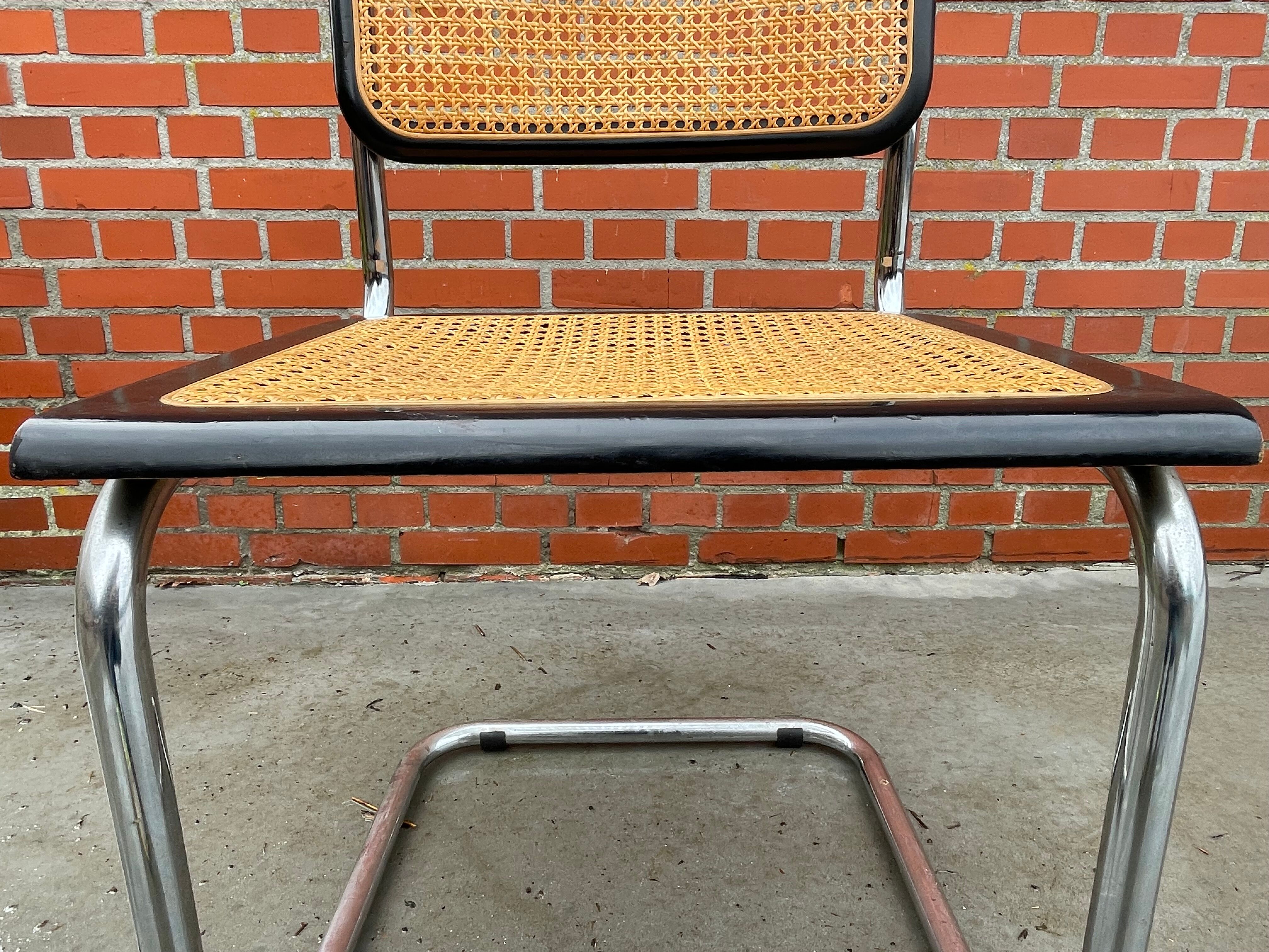 Set of 4 vintage chairs model Cesca B32 in black and chrome