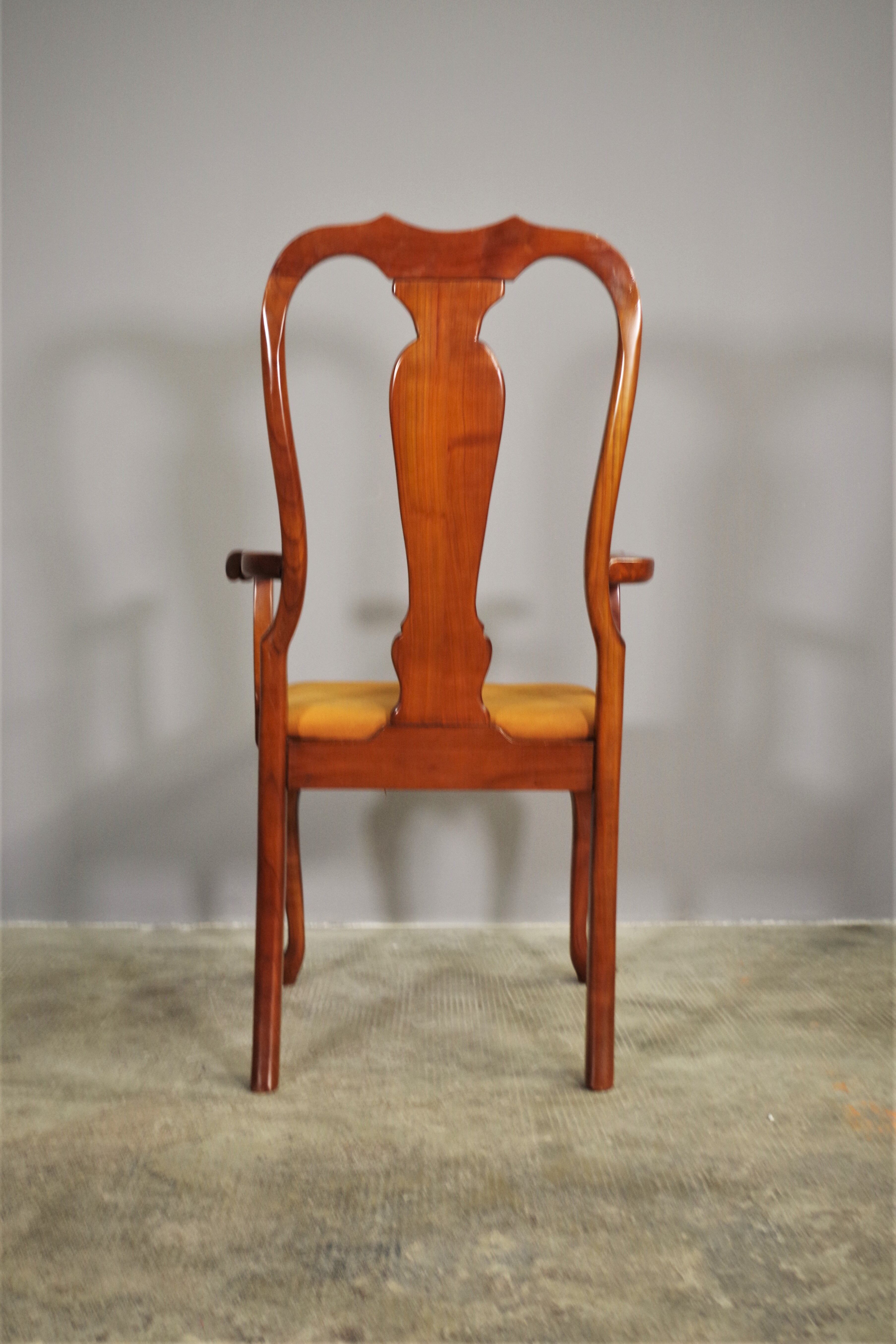 Antique Queen Anne armchair in mahogany and leather
