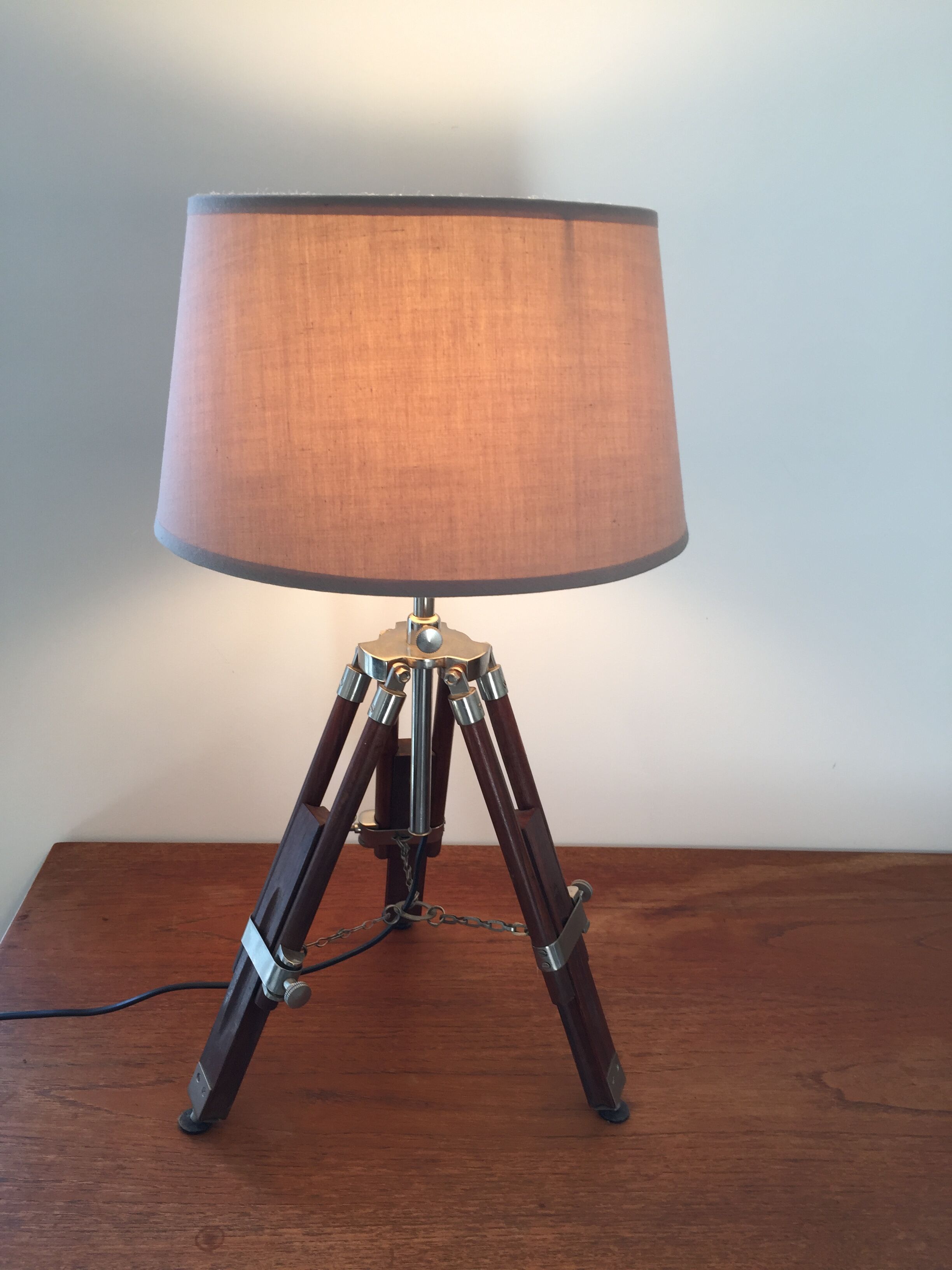 Lampe de marine tripode bois et métal argent
