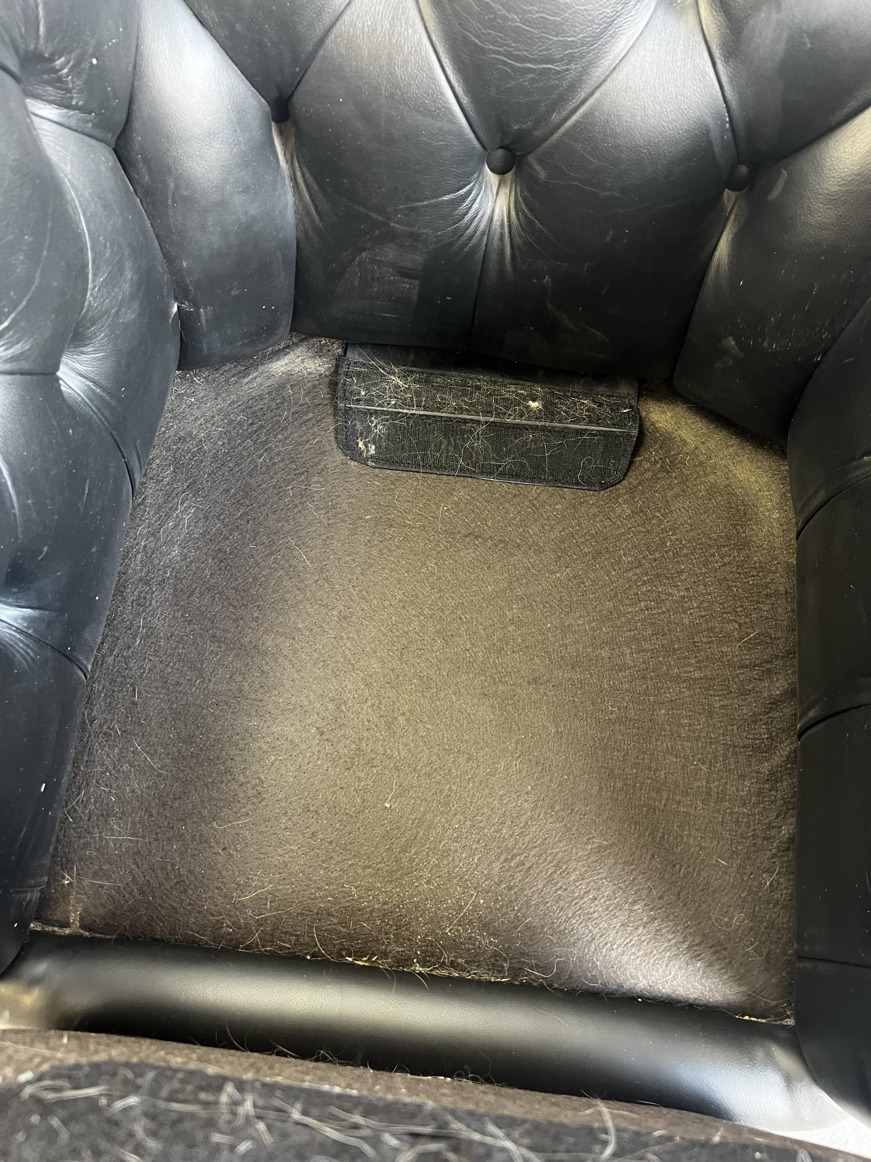 Set of 2 sturdy Chesterfield single/club seats