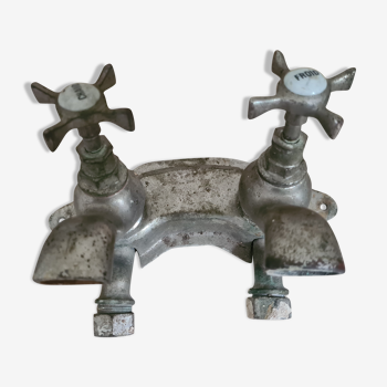 Old cast iron faucet / Vintage