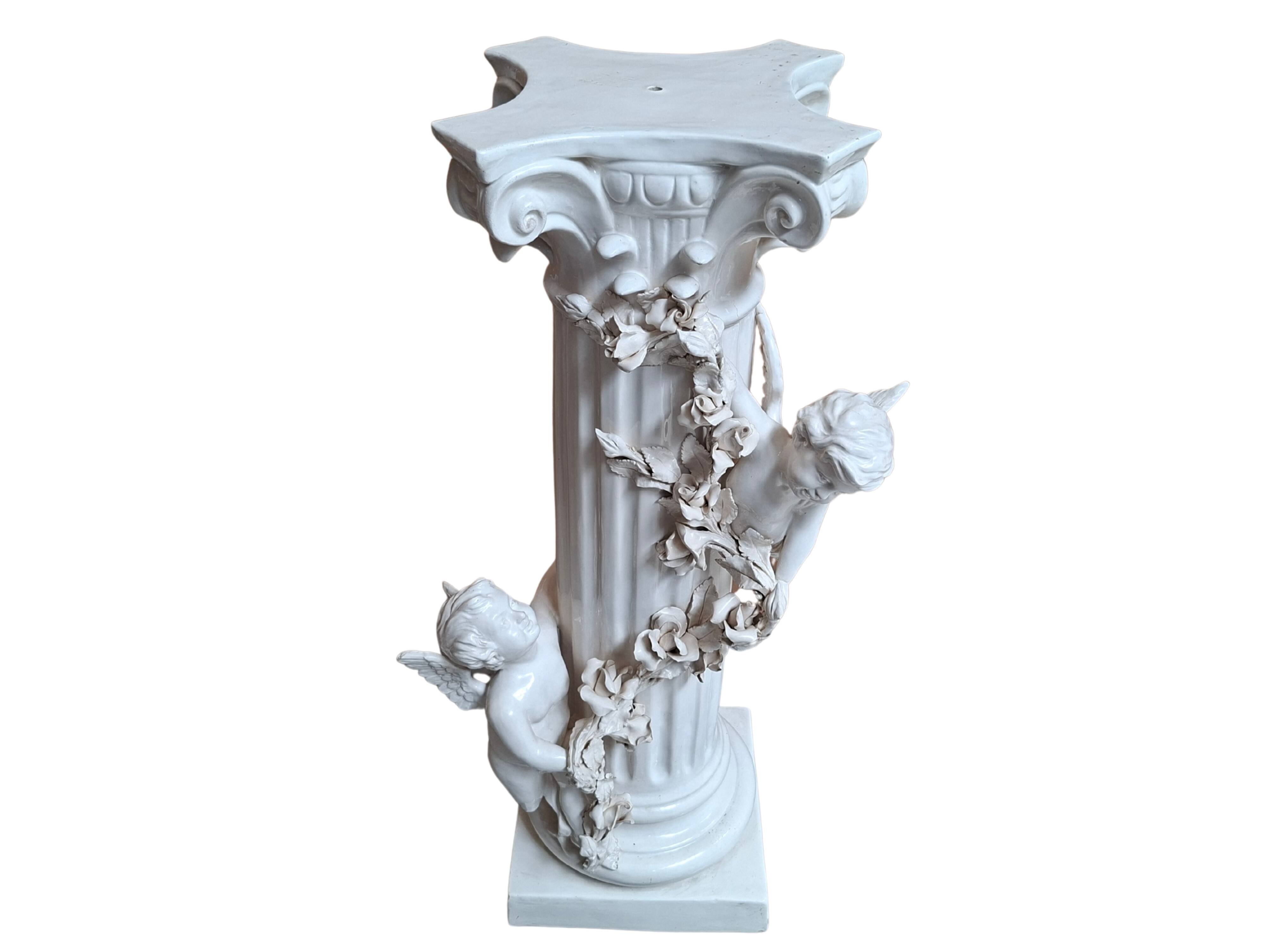 Elegante Colonna con Angeli in Ceramica – Stile Neo-Barocco (Anni '80)