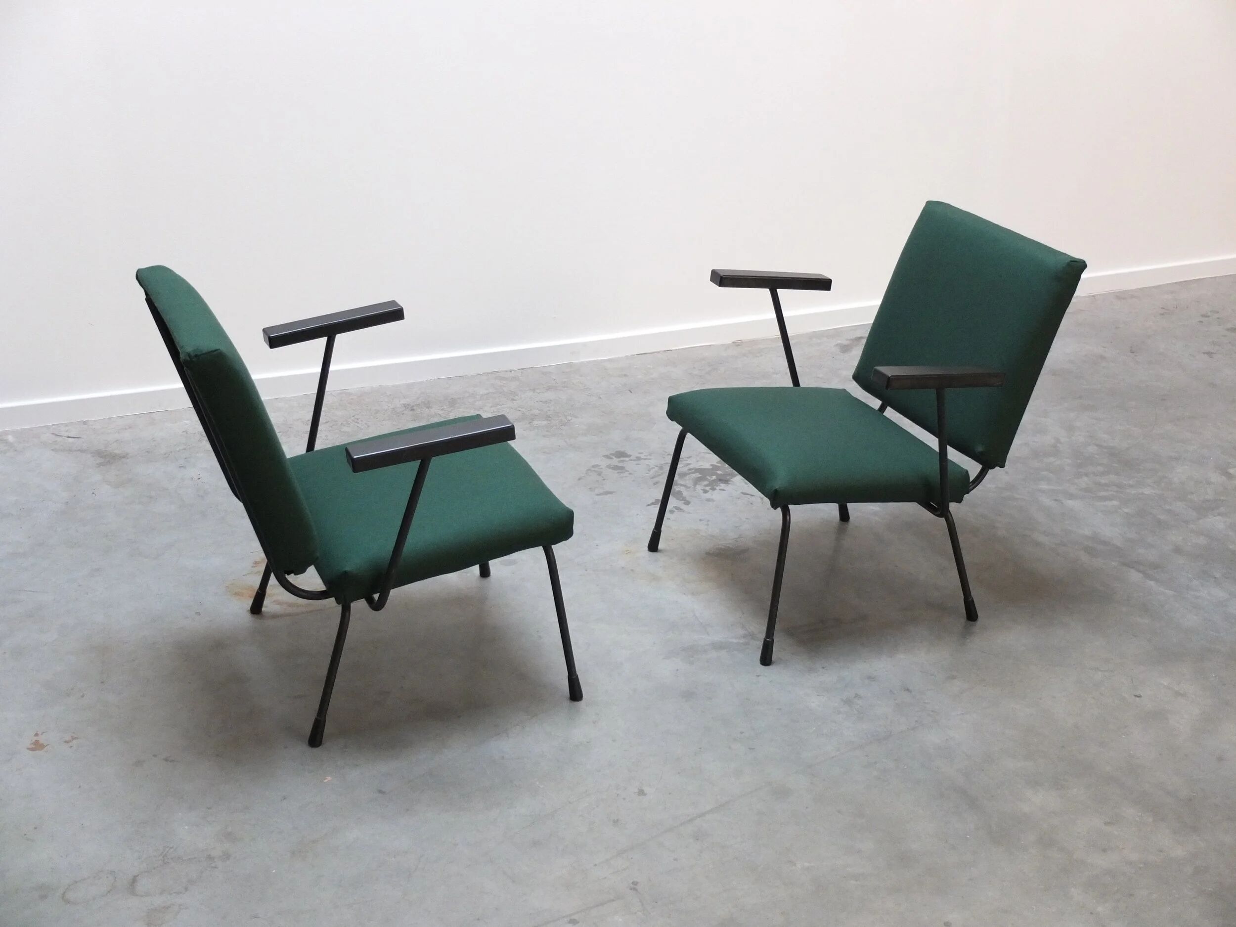 Modernist pair of '1401' easy chairs by Wim Rietveld for Gispen, 1954
