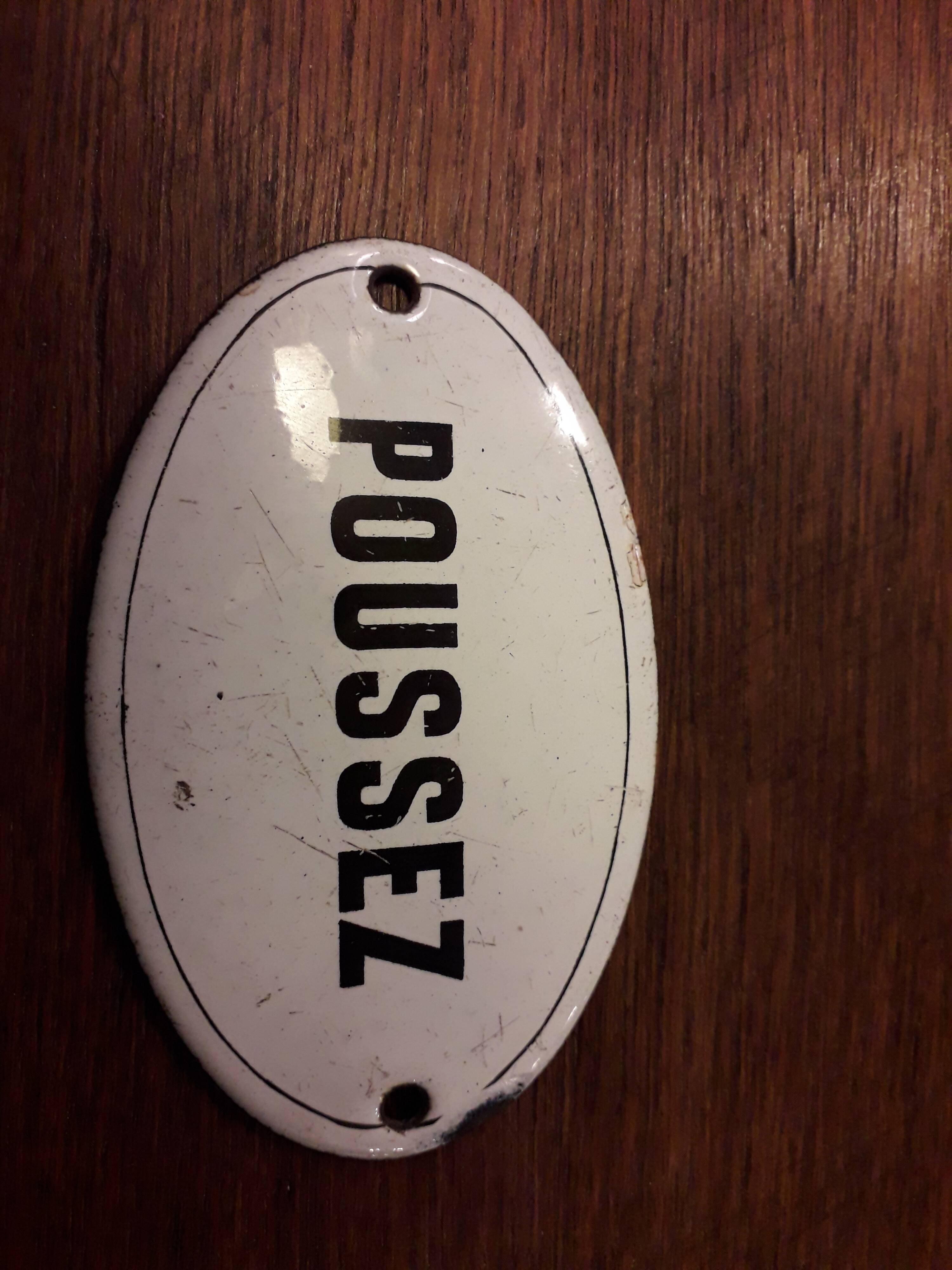 Enamelled plate: push