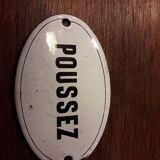 Enamelled plate: push