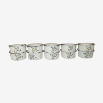 Set of 10 porcelain ramekins