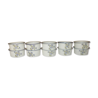 Set of 10 porcelain ramekins
