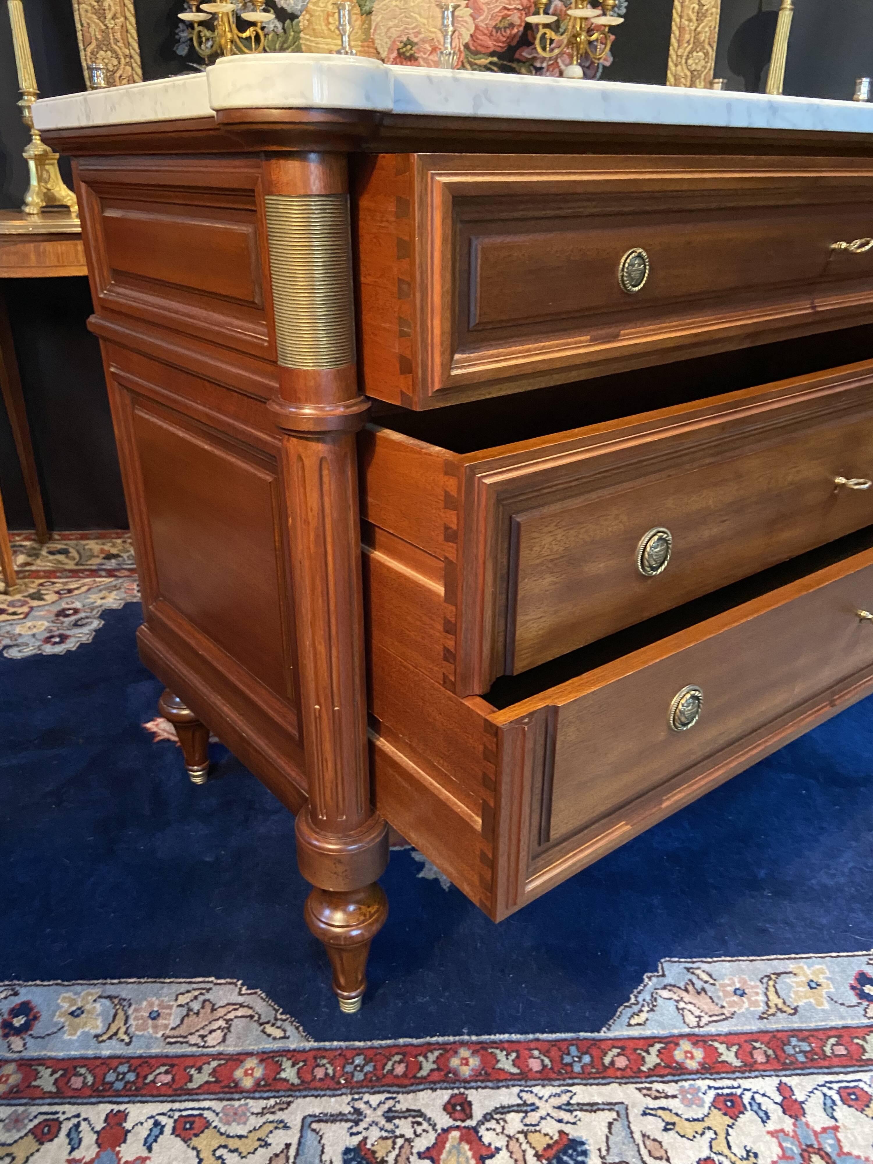 3-drawer chest of drawers in solid mahogany with white marble top in Louis XVI style