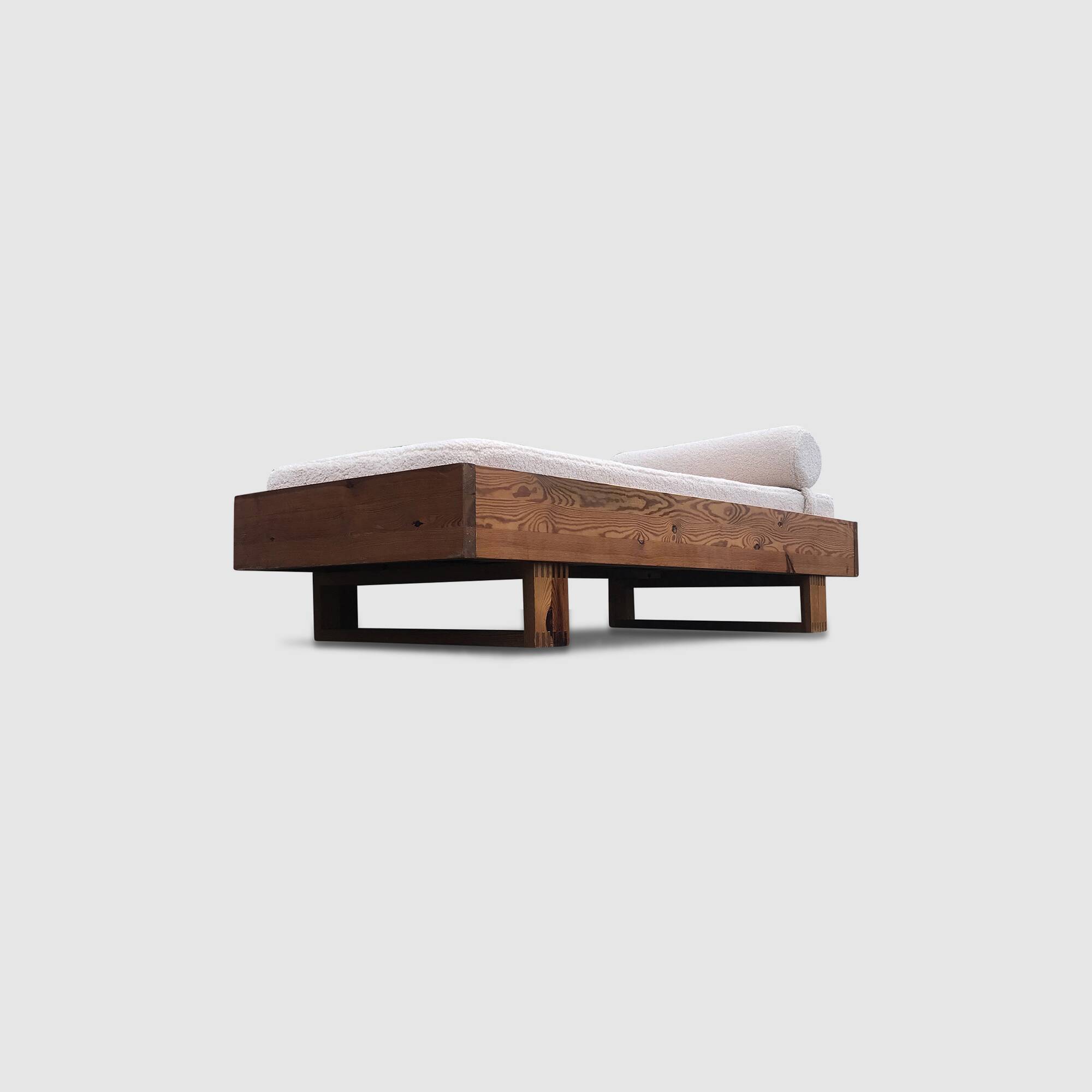 Lit de repos moderniste en pin et tissu bouclette par Ate van Apeldoorn pour Houtwerk Hattem