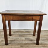 Table basse en noyer massif avec tiroir du début du 20ème siècle