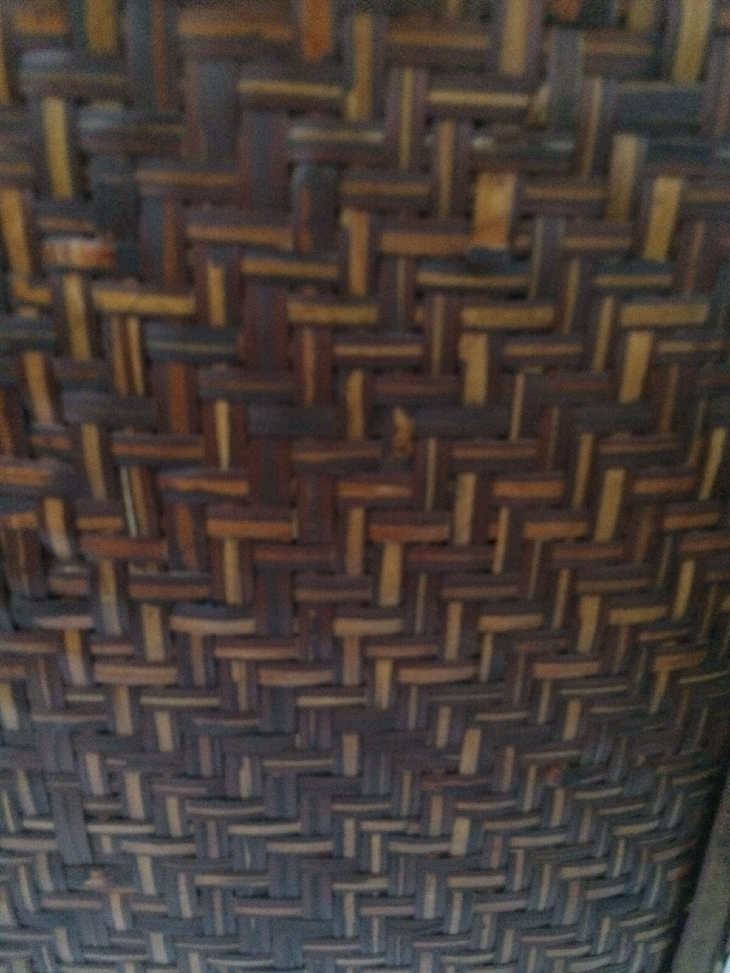Put documents in two-tone braided bamboo 3 compartments vintage 1970