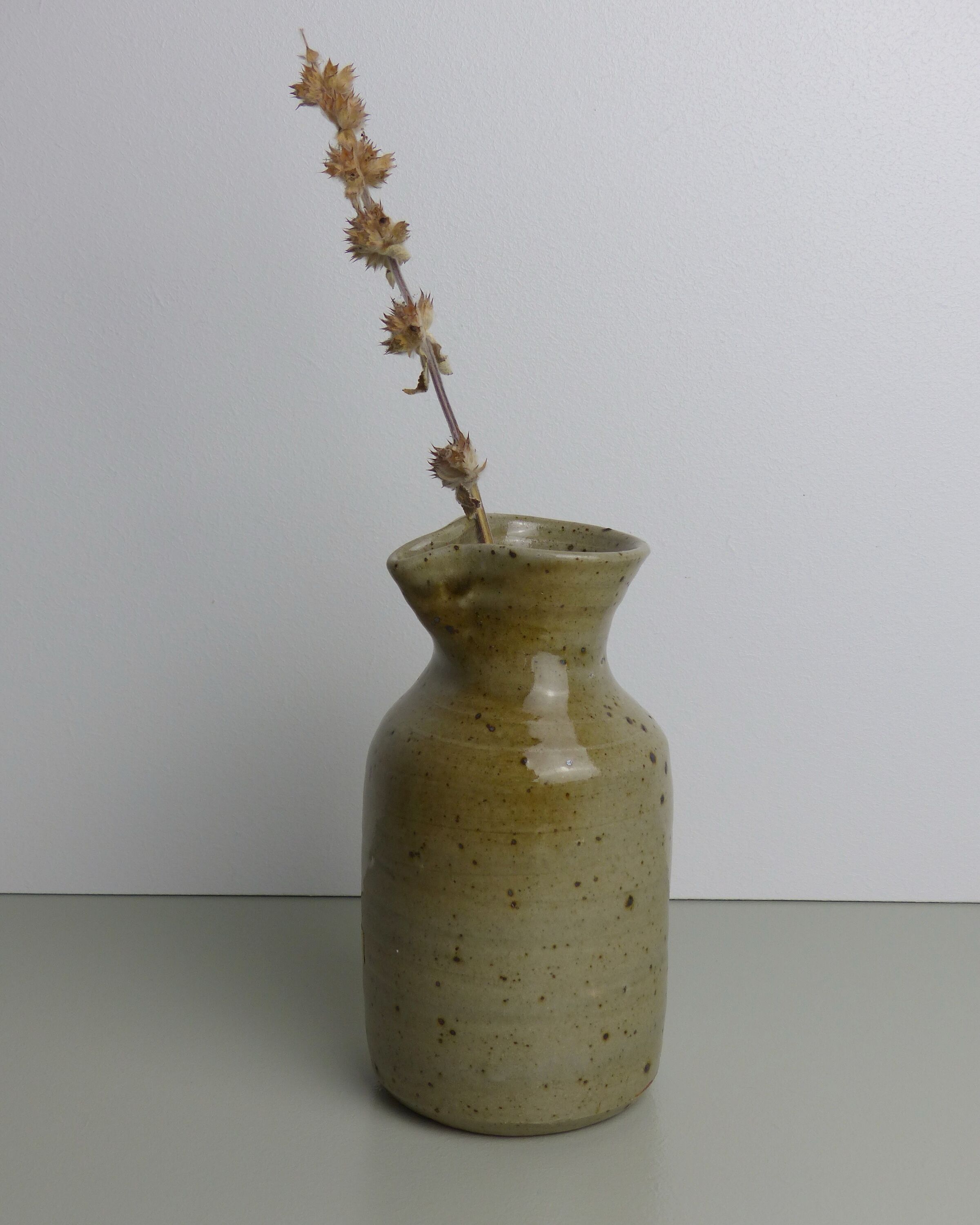 Vase ou pichet en grès pyrité gris/vert