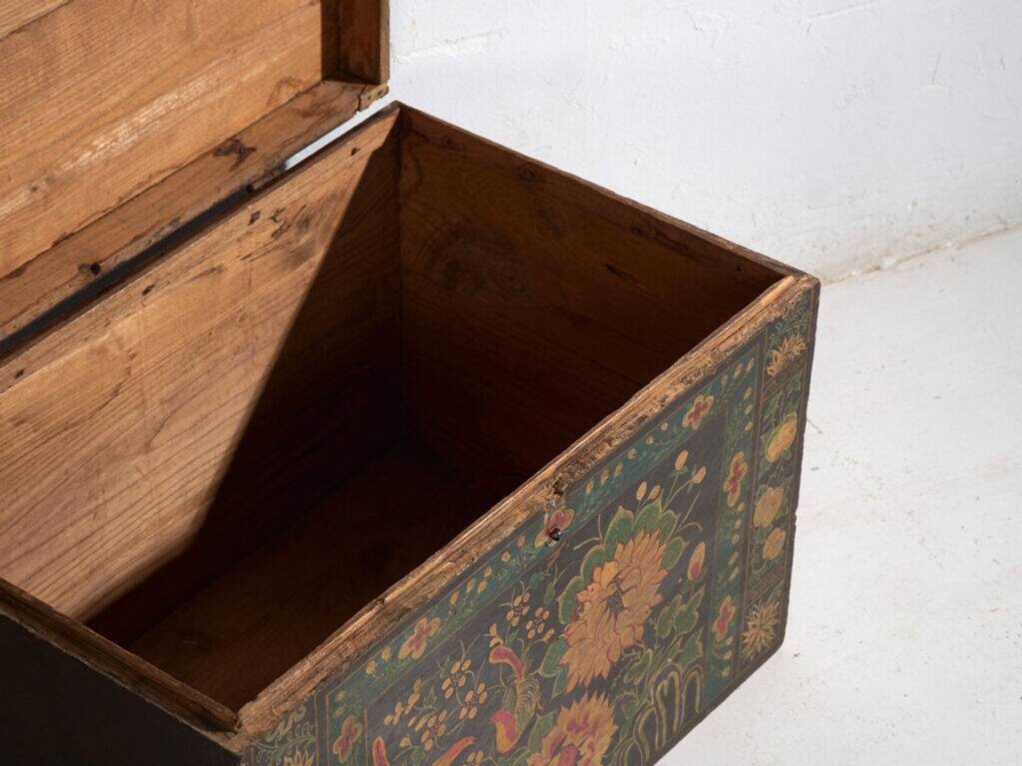 Antique Chinese chest painted in pine wood – China, circa 1900