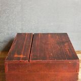 Coffre en bois peint