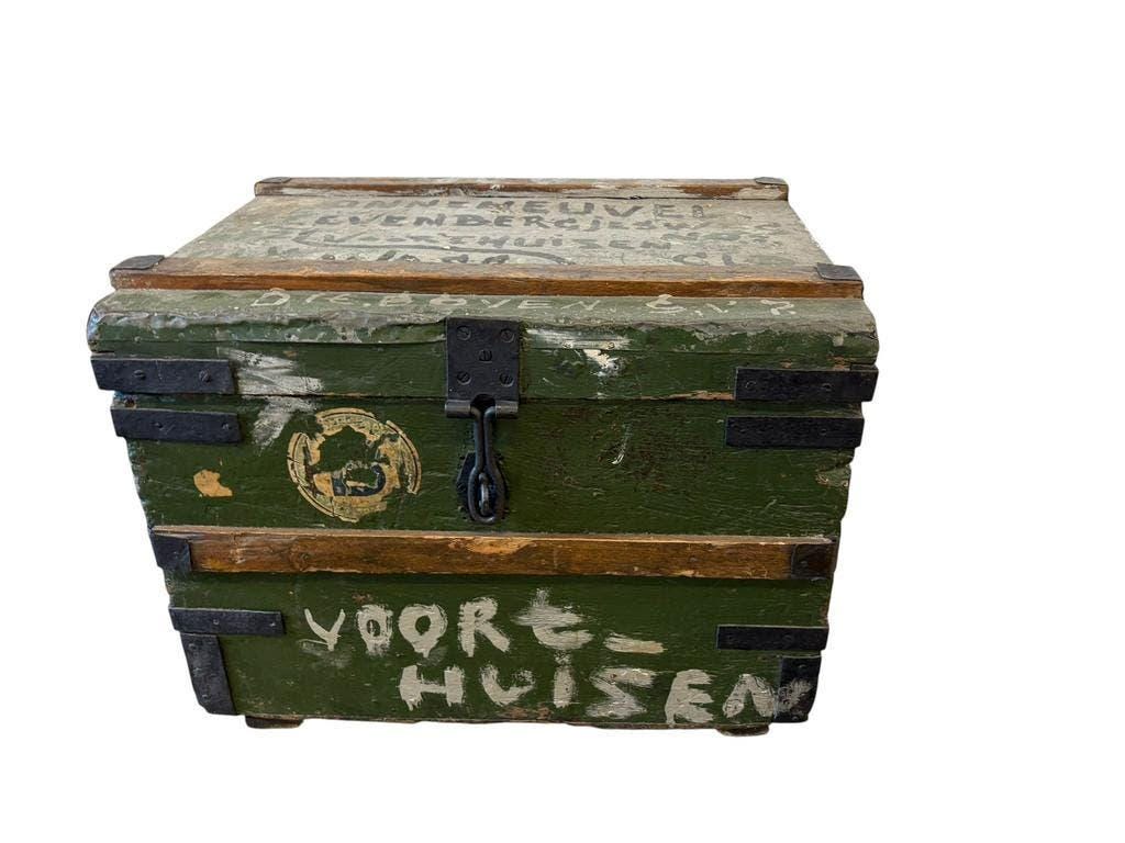 Coffre de voyage industriel vintage en bois vert